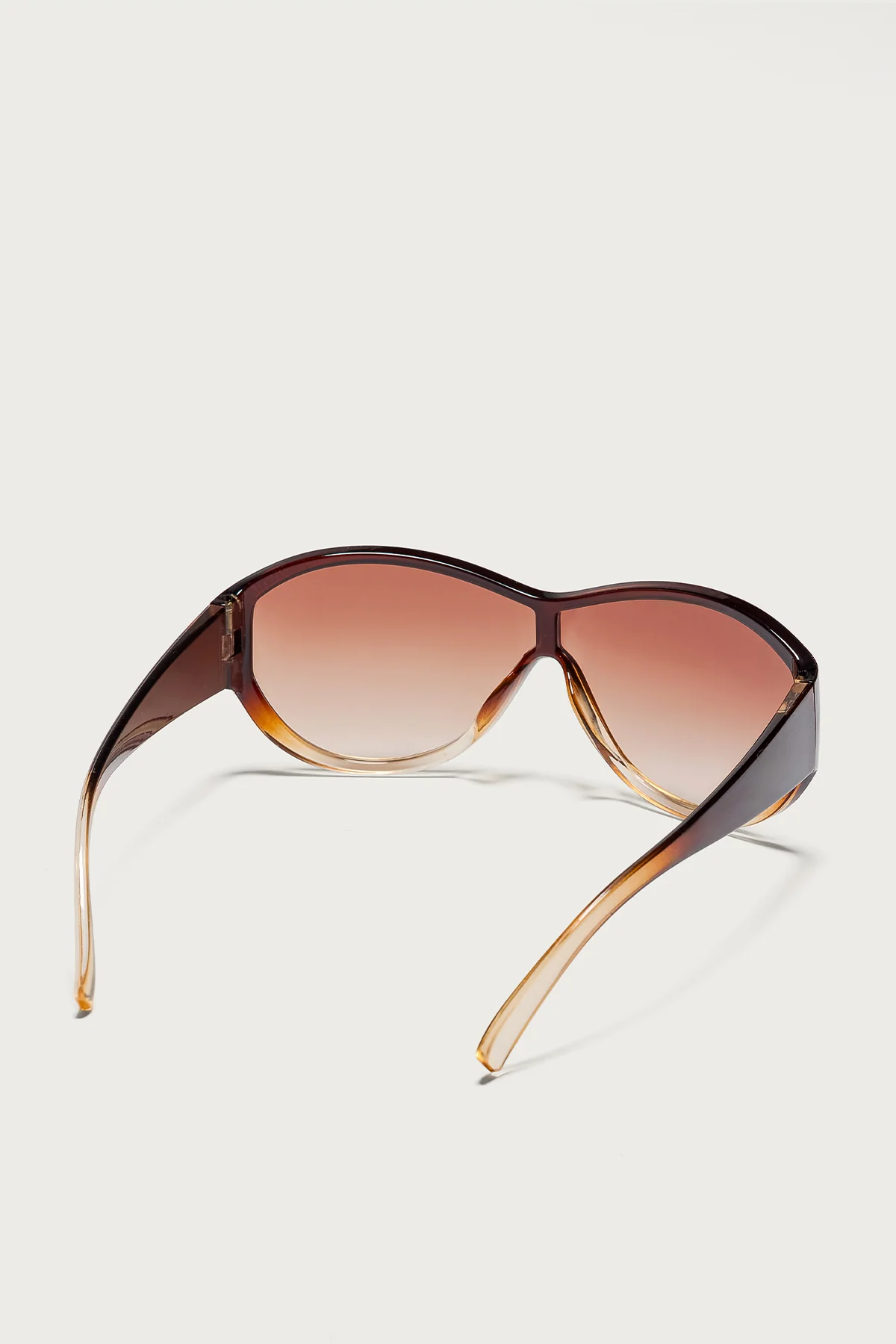 90's Babe Round Sunglasses - Image 4